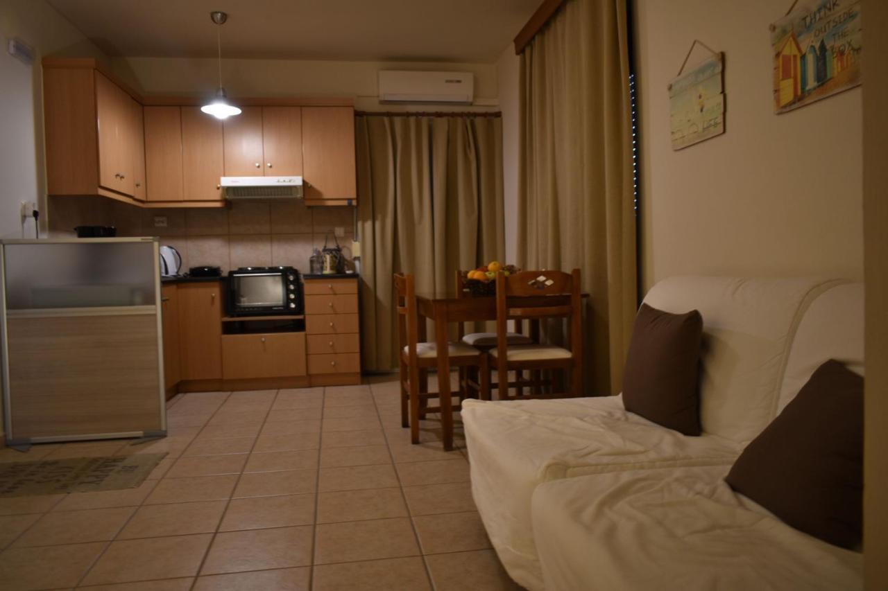 Mini Art Apartments Йеранион Экстерьер фото