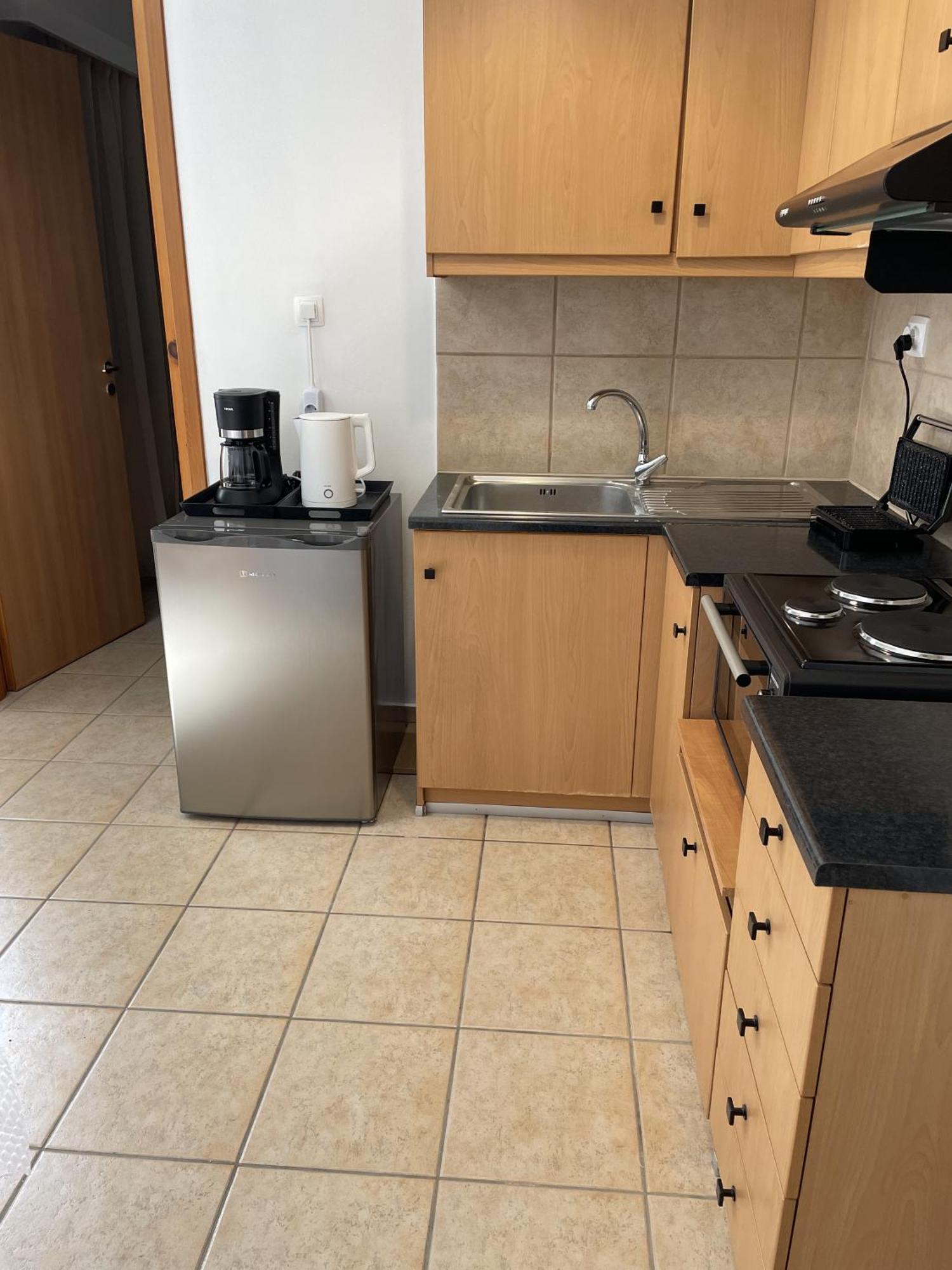 Mini Art Apartments Йеранион Экстерьер фото