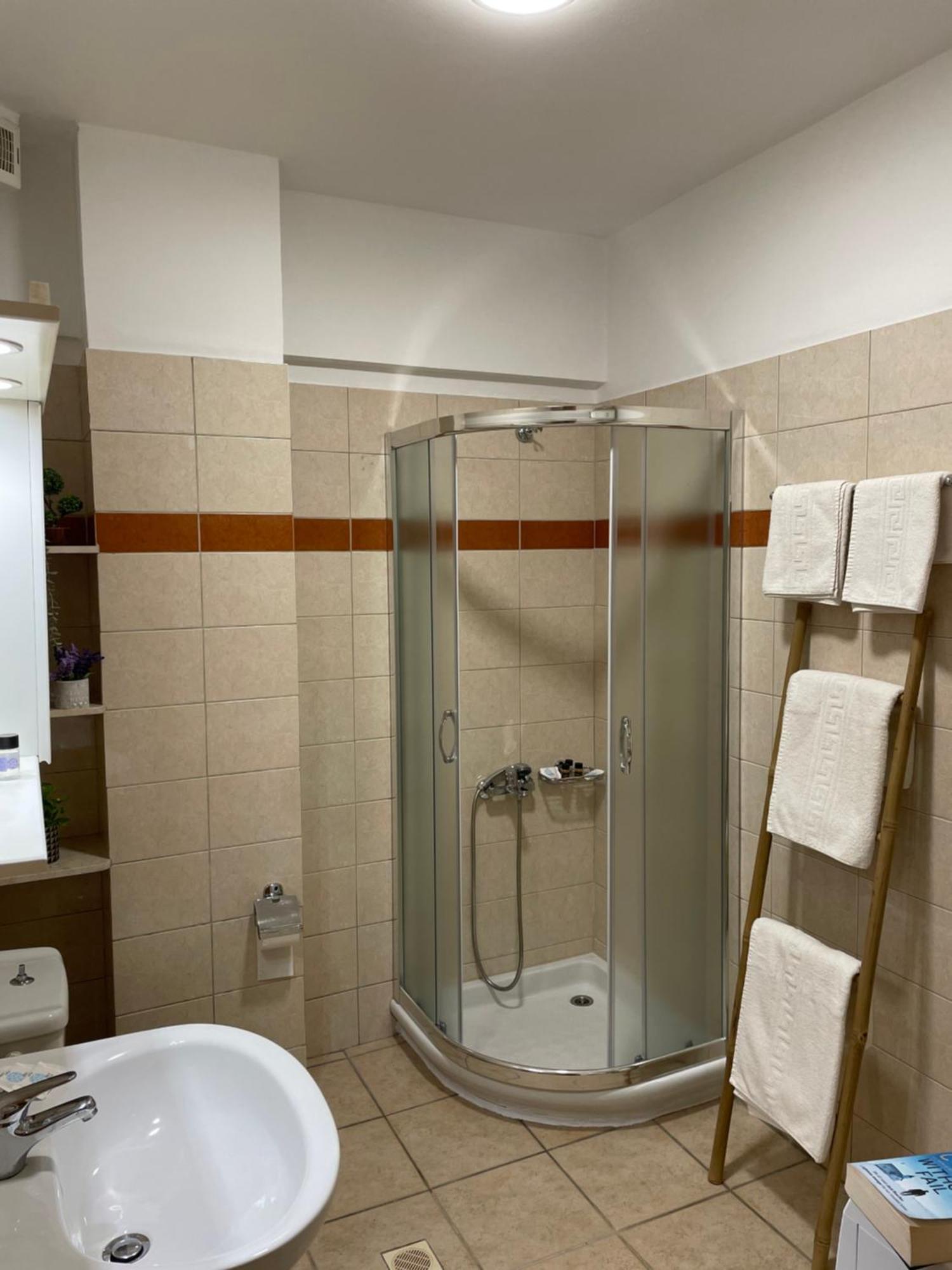 Mini Art Apartments Йеранион Экстерьер фото