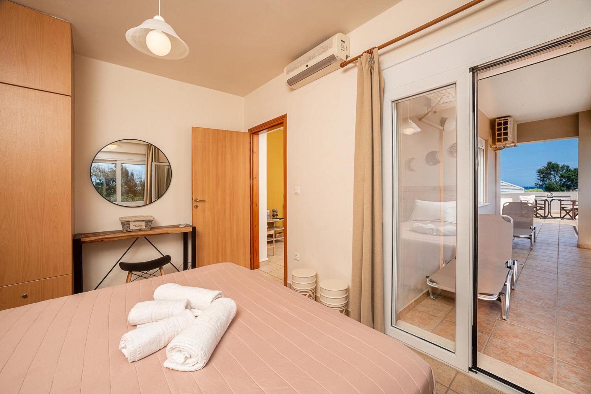 Mini Art Apartments Йеранион Экстерьер фото